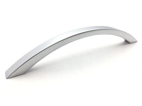 Úchytka Tamika 128mm, chrom satén