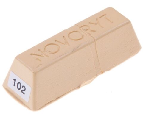 NOVORYT - tmel tvrdý tavný, odstín č.102 (Dub světlý)