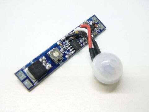 Pohybový spínač do profilu 10A